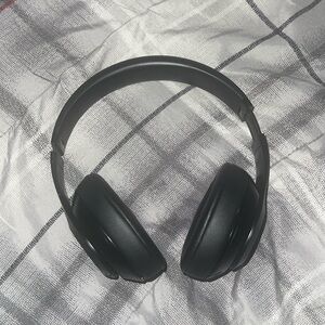 Beats Studio 3 wireless headphone - Matte Black NWT